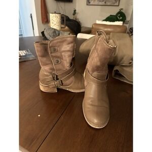 GH Bass & Co Brown short women's boots sz 6.5 w functioning buttons